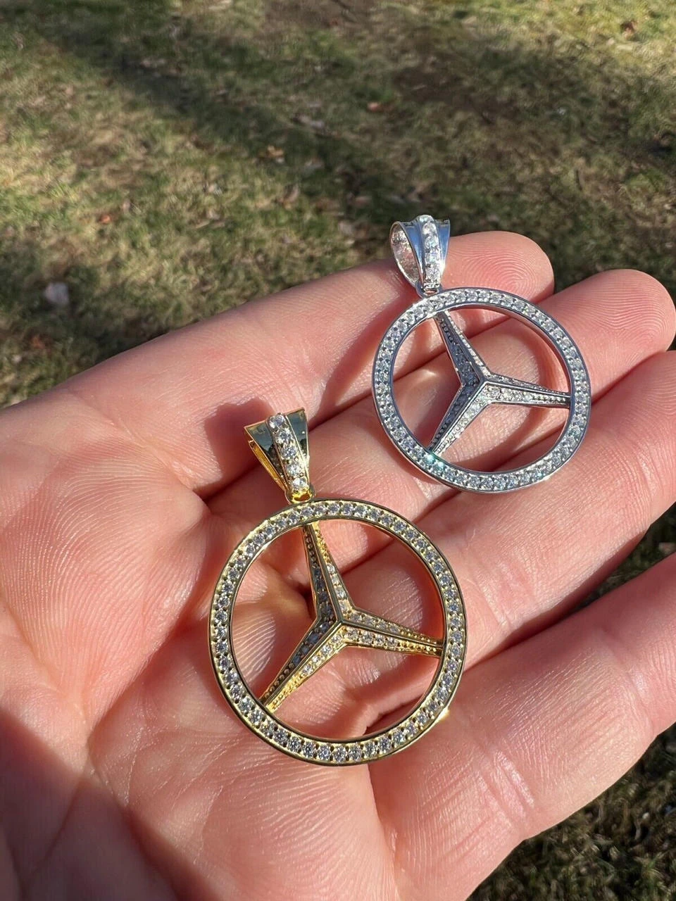 1ct MOISSANITE 925 Silver/Gold Plated Iced Mercedes Benz Logo Pendant Necklace 4 1ct MOISSANITE 925 Silver/Gold Plated Iced Mercedes Benz Logo Pendant Necklace - Image 2