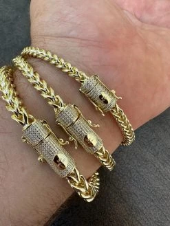 Iced MOISSANITE Clasp 14k Gold Over Stainless Franco Bracelet 4-6mm Pass Tester 30 Iced MOISSANITE Clasp 14k Gold Over Stainless Franco Bracelet 4-6mm Pass Tester -Harlem Bling Shop harlembling iced moissanite clasp 14k gold over stainless franco bracelet 4 6mm pass tester 87980.1690849012