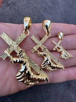 Jesus Carrying Cross Pendant Plain Necklace 14k Gold Vermeil 925 Silver - 3 Size 35 Jesus Carrying Cross Pendant Plain Necklace 14k Gold Vermeil 925 Silver - 3 Size -Harlem Bling Shop harlembling jesus carrying cross pendant plain necklace 14k gold vermeil 925 silver 3 size 01864.1699328888