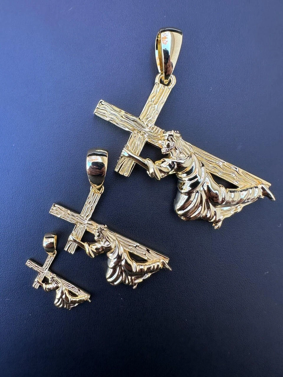 Jesus Carrying Cross Pendant Plain Necklace 14k Gold Vermeil 925 Silver - 3 Size 14 Jesus Carrying Cross Pendant Plain Necklace 14k Gold Vermeil 925 Silver - 3 Size - Image 12