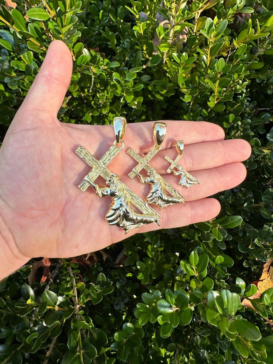 Jesus Carrying Cross Pendant Plain Necklace 14k Gold Vermeil 925 Silver - 3 Size 19 Jesus Carrying Cross Pendant Plain Necklace 14k Gold Vermeil 925 Silver - 3 Size - Image 17