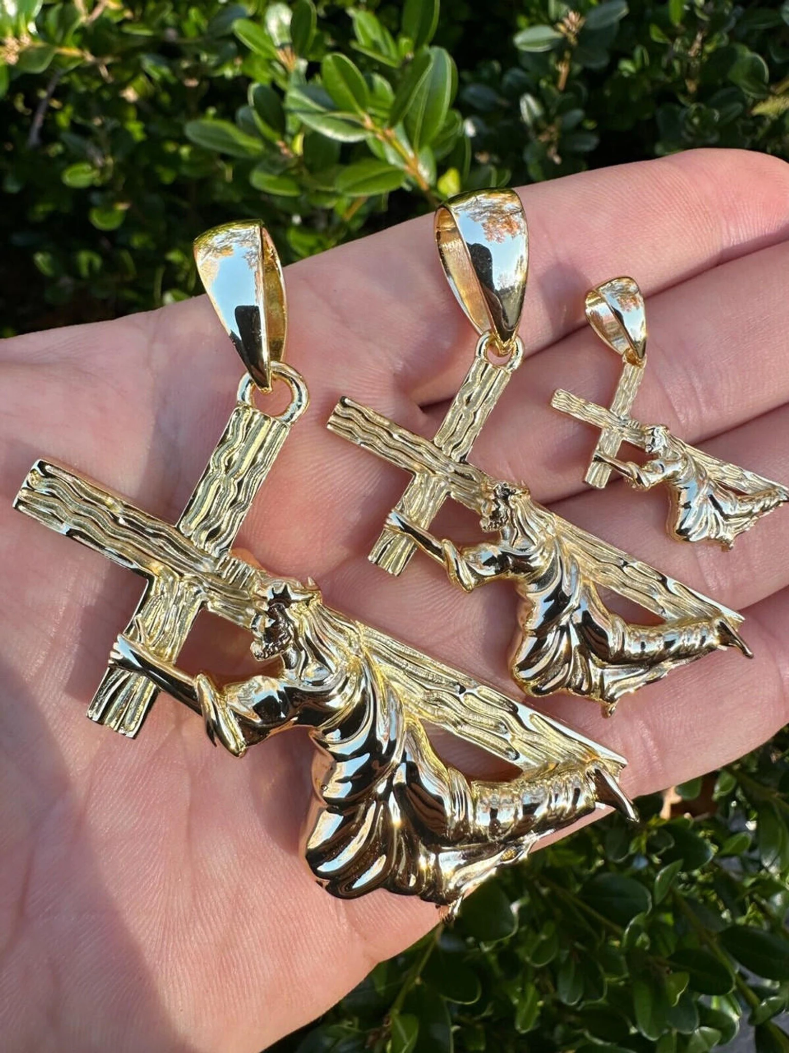 Jesus Carrying Cross Pendant Plain Necklace 14k Gold Vermeil 925 Silver - 3 Size 3 Jesus Carrying Cross Pendant Plain Necklace 14k Gold Vermeil 925 Silver - 3 Size