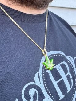 Marijuana Pendant Moissanite 925 Silver Marijuana Weed Leaf Pendant Necklace 36 Marijuana Pendant Moissanite 925 Silver Marijuana Weed Leaf Pendant Necklace -Harlem Bling Shop harlembling marijuana pendant moissanite 925 silver marijuana weed leaf pendant necklace 78194.1702443286