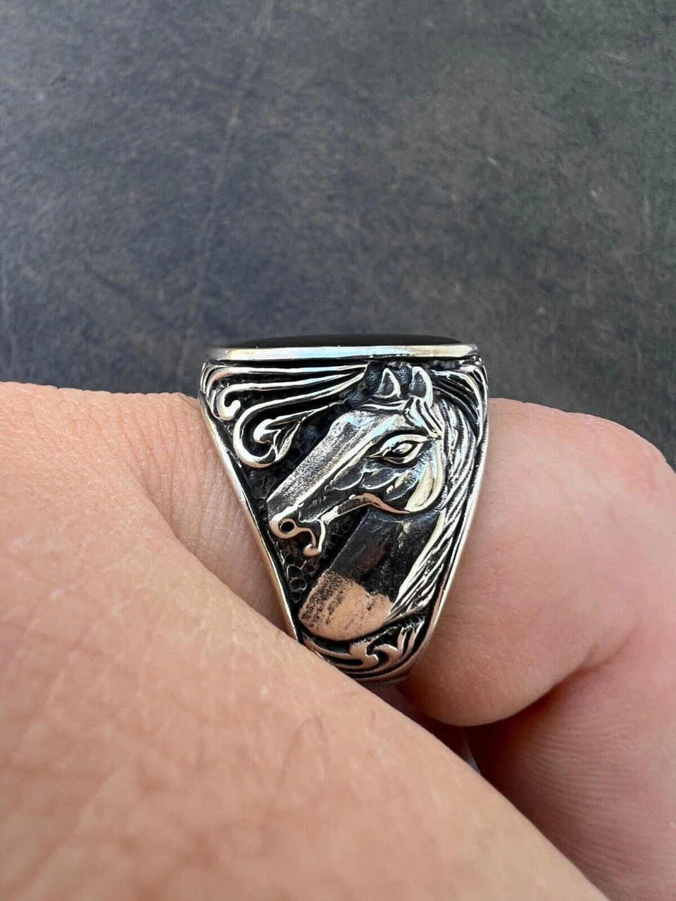 Mens Real 925 Sterling Silver Natural Black Onyx Gemstone W. Horse Design Ring 4 Mens Real 925 Sterling Silver Natural Black Onyx Gemstone W. Horse Design Ring - Image 2