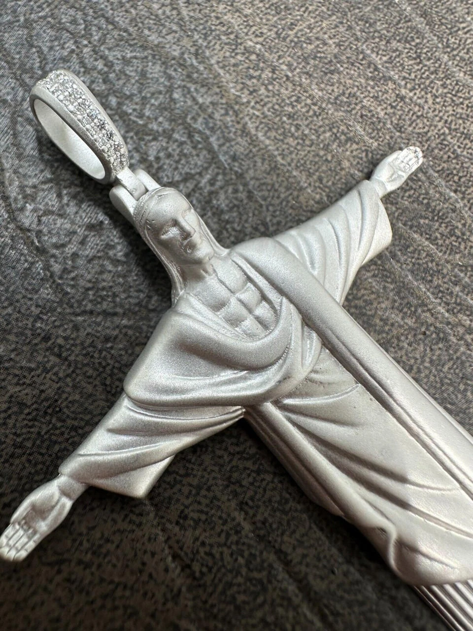 MOISSANITE Christ The Redeemer 925 Silver/ Yellow Rose Gold Necklace Jesus Piece 9 MOISSANITE Christ The Redeemer 925 Silver/ Yellow Rose Gold Necklace Jesus Piece - Image 7