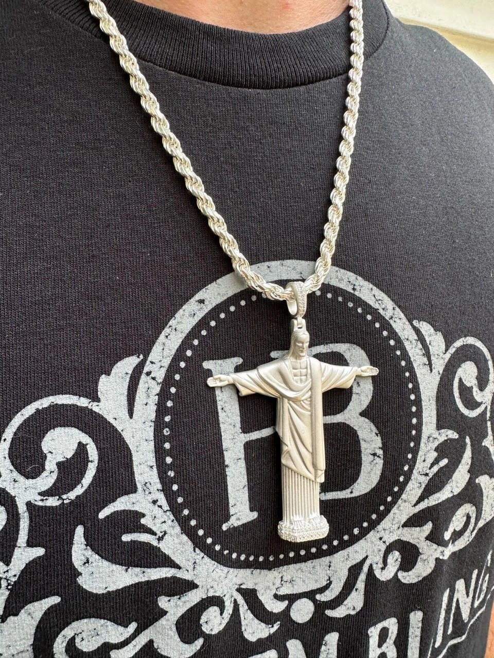 MOISSANITE Christ The Redeemer 925 Silver/ Yellow Rose Gold Necklace Jesus Piece 6 MOISSANITE Christ The Redeemer 925 Silver/ Yellow Rose Gold Necklace Jesus Piece - Image 4