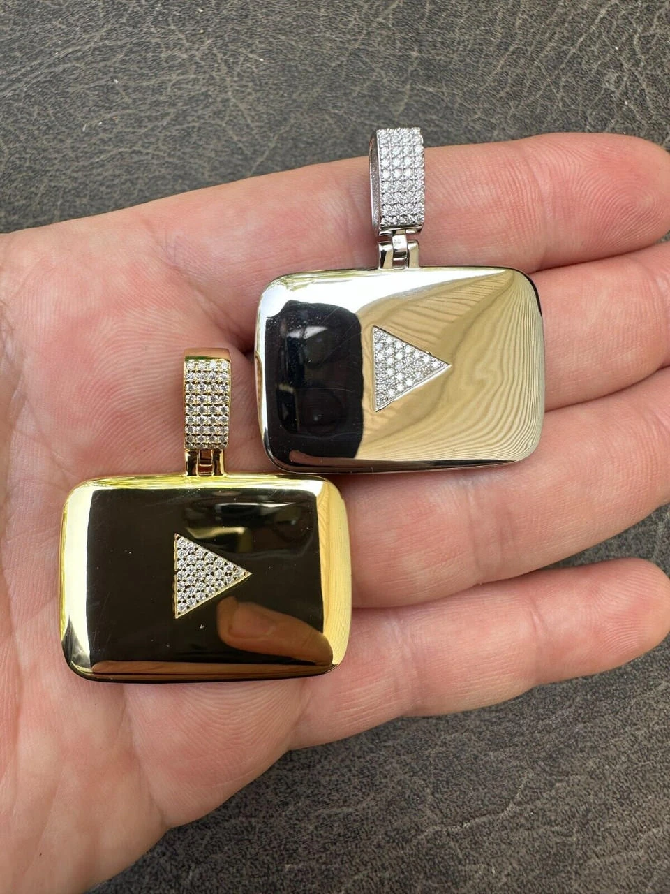 MOISSANITE Iced Youtube Play Button Pendant Real 925 Silver/Gold Plated Necklace 8 MOISSANITE Iced Youtube Play Button Pendant Real 925 Silver/Gold Plated Necklace - Image 6