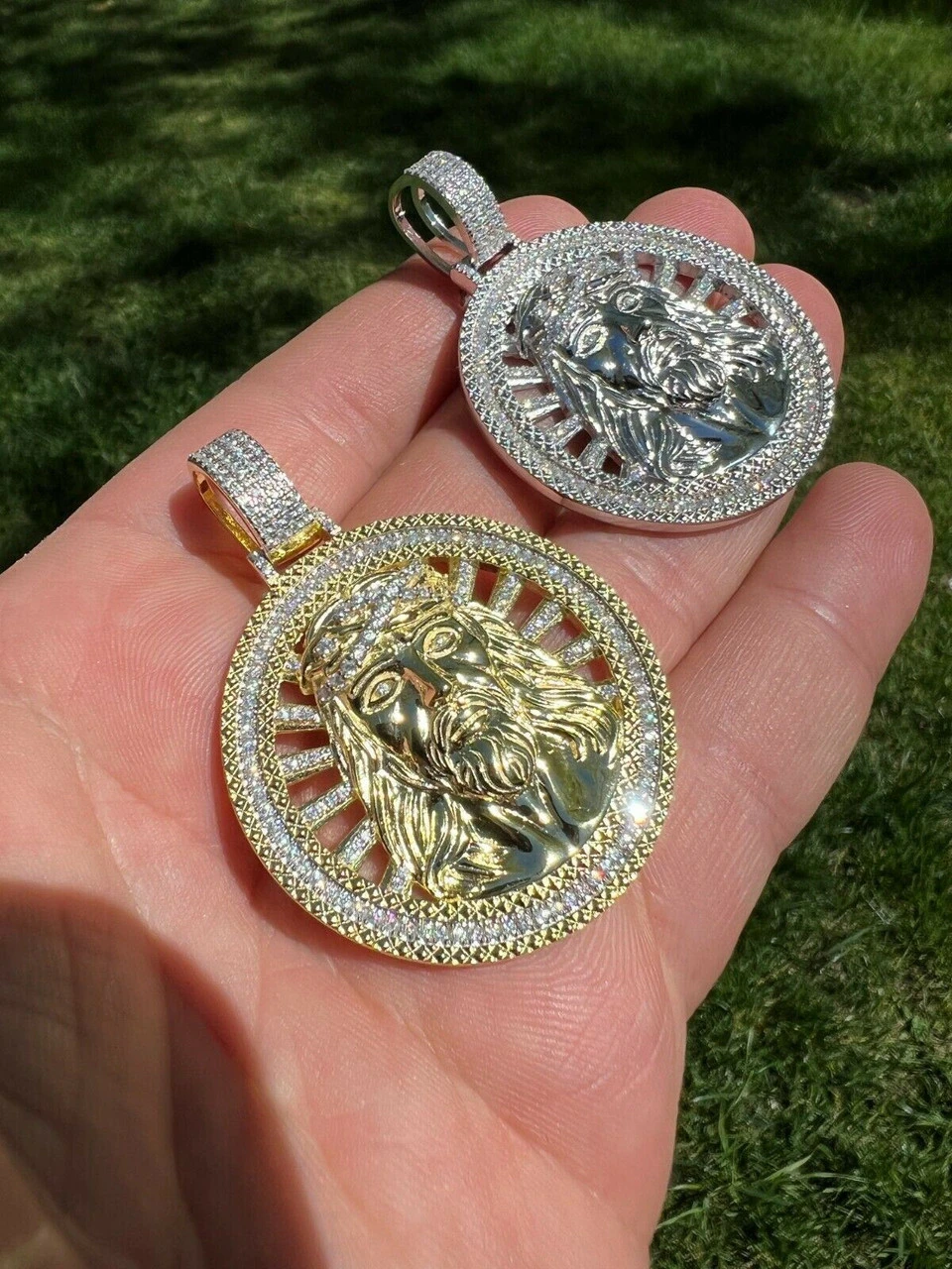 Moissanite Jesus Round Medallion Pendant Necklace Iced Hip Hop Pass Diamond Test 6 Moissanite Jesus Round Medallion Pendant Necklace Iced Hip Hop Pass Diamond Test - Image 4