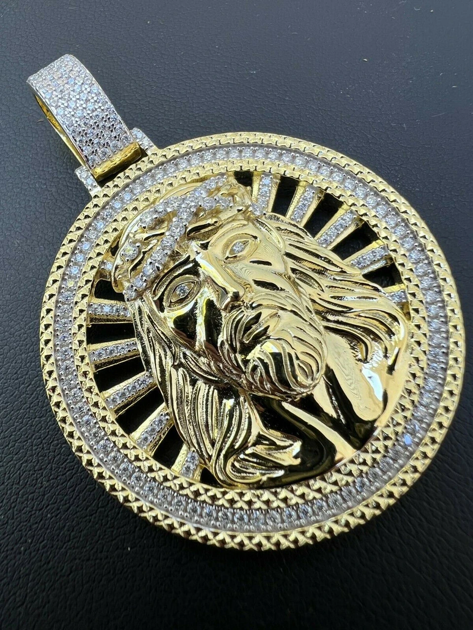 Moissanite Jesus Round Medallion Pendant Necklace Iced Hip Hop Pass Diamond Test 9 Moissanite Jesus Round Medallion Pendant Necklace Iced Hip Hop Pass Diamond Test - Image 7