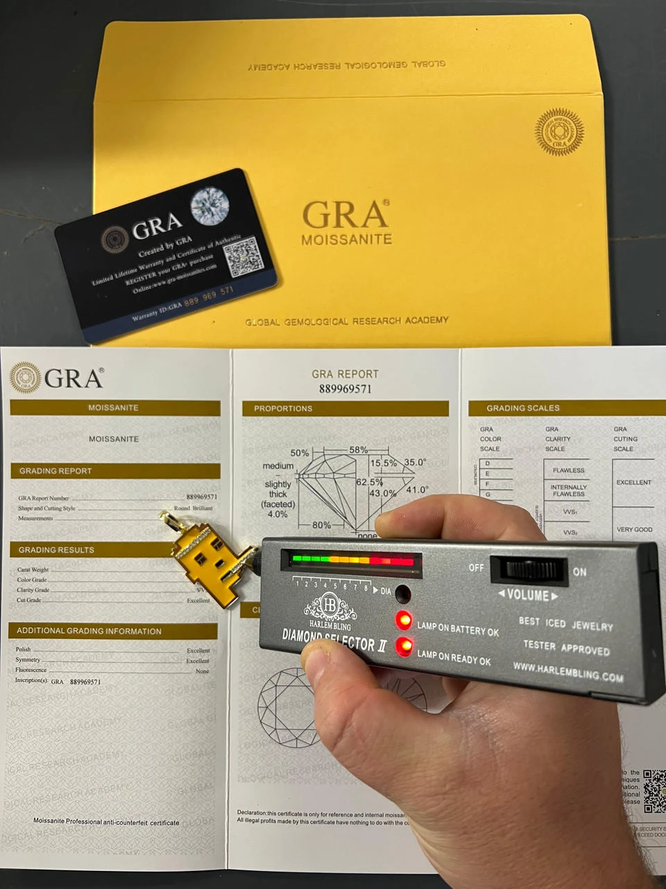 MOISSANITE Limited Edition - Cryptopunk NFT #4 Guy Smoking Blunt Iced Pendant Necklace Solid 925 Silver / 14k Gold 4 MOISSANITE Limited Edition - Cryptopunk NFT #4 Guy Smoking Blunt Iced Pendant Necklace Solid 925 Silver / 14k Gold - Image 2