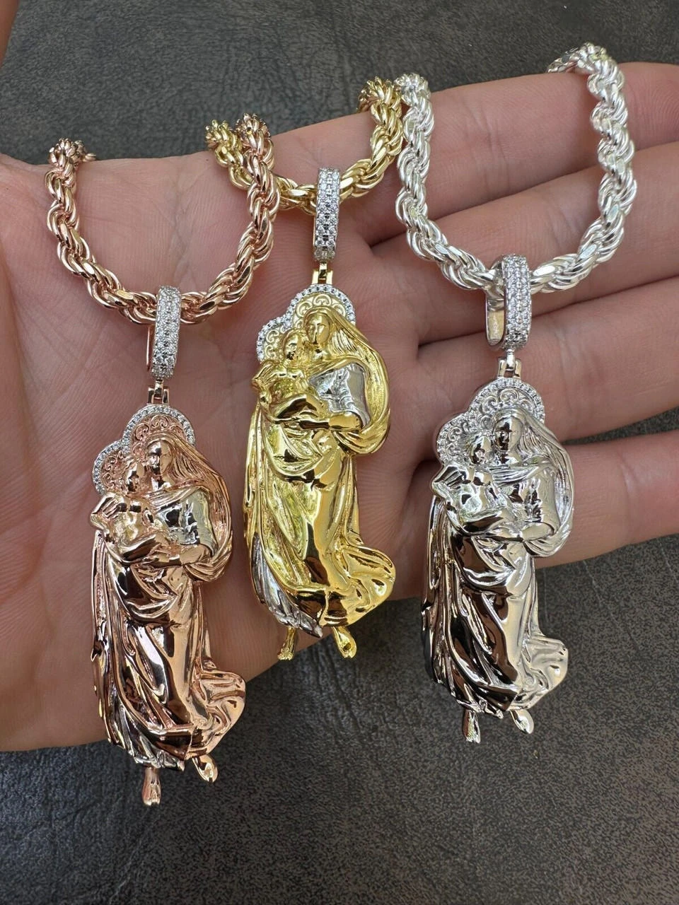 MOISSANITE Virgin Mary 3D Pendant Real 925 Silver/ Yellow Rose Gold Necklace 6 MOISSANITE Virgin Mary 3D Pendant Real 925 Silver/ Yellow Rose Gold Necklace - Image 4