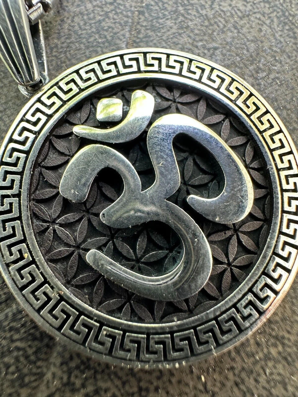 Real 925 Silver / 14k Gold Plated Ohn Hindu Om Big 1" Medallion Pendant Necklace 6 Real 925 Silver / 14k Gold Plated Ohn Hindu Om Big 1" Medallion Pendant Necklace - Image 4