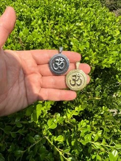 Real 925 Silver / 14k Gold Plated Ohn Hindu Om Big 1" Medallion Pendant Necklace 22 Real 925 Silver / 14k Gold Plated Ohn Hindu Om Big 1" Medallion Pendant Necklace -Harlem Bling Shop harlembling real 925 silver 14k gold plated ohn hindu om big 1 medallion pendant necklace 79688.1684271198