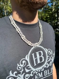 VVS MOISSANITE Solid 925 Silver Mens 15mm Figarucci Gucci Link Prong Cuban Chain 22 VVS MOISSANITE Solid 925 Silver Mens 15mm Figarucci Gucci Link Prong Cuban Chain -Harlem Bling Shop harlembling vvs moissanite solid 925 silver mens 15mm figarucci gucci link prong cuban chain 14930.1665582599